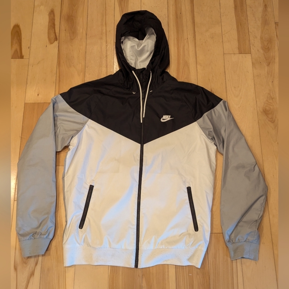 Nike Men's Team Anthracite / White / Wolf Grey Windrunner Windbreaker